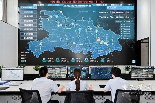 7.建成湖北交投智慧調(diào)度中心，接入全省6000多公里高速路段、1.5萬余路監(jiān)控視頻圖像，實現(xiàn)路網(wǎng)態(tài)勢全感知.jpg.jpg